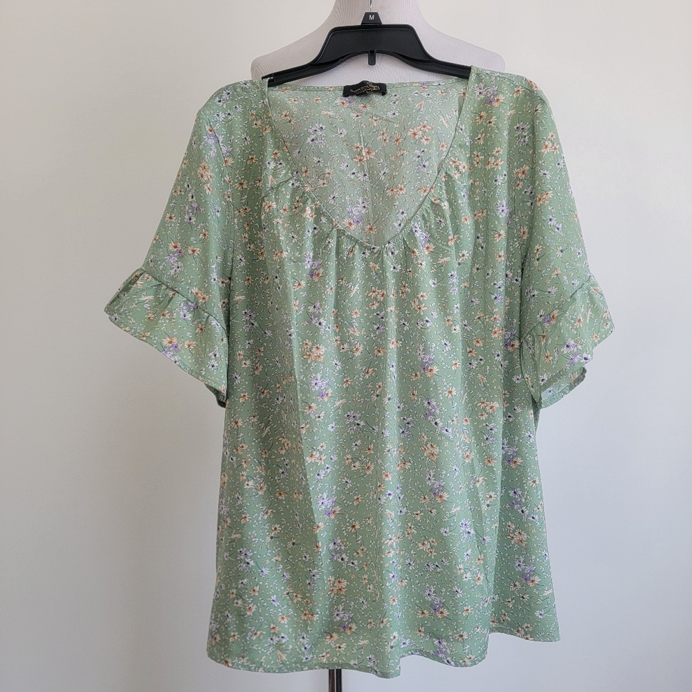 Suzanne Betro Light Green Floral V-Neck Women's Top Blouse Ruffle Sleeves Sz 3X